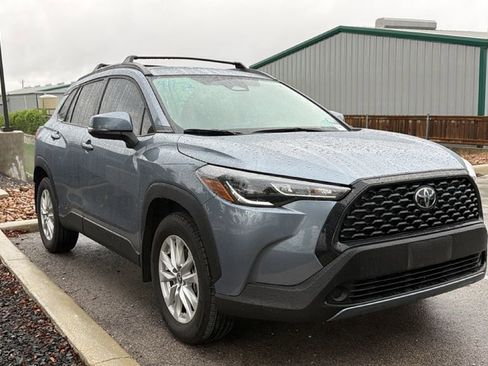 Used 2024 Toyota Corolla Cross LE image 2