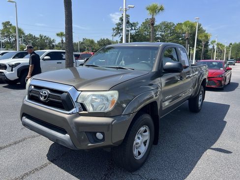 Used 2014 Toyota Tacoma PreRunner w/ SR5 Package RWD image 5