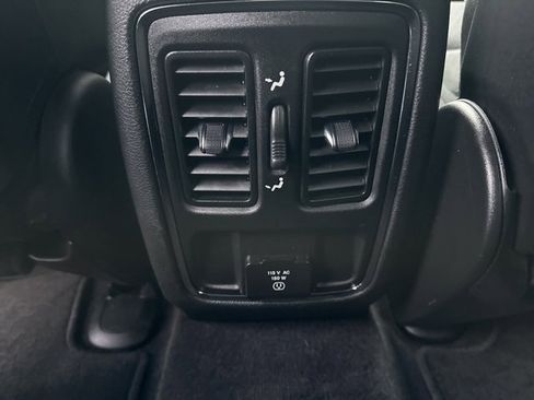 Used 2019 Jeep Grand Cherokee Laredo image 31