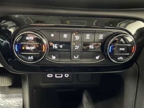 Used 2022 Buick Encore GX Essence w/ Experience Buick Package image 18