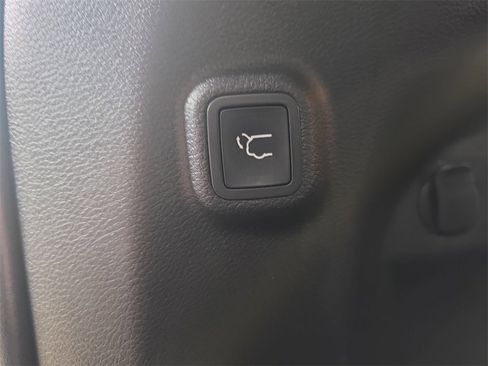 Used 2019 Jeep Cherokee Limited image 14