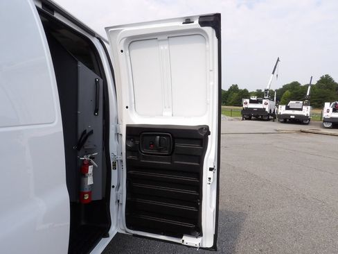 Used 2022 GMC Savana 2500 RWD image 26