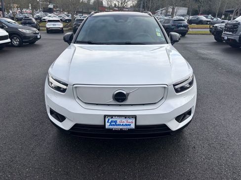 Used 2022 Volvo XC40 P8 Recharge Ultimate image 2