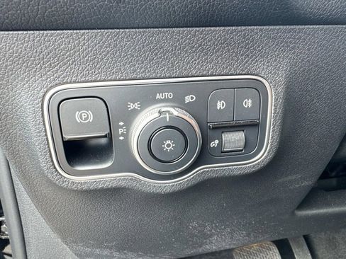 Used 2024 Mercedes-Benz GLB 250 image 20