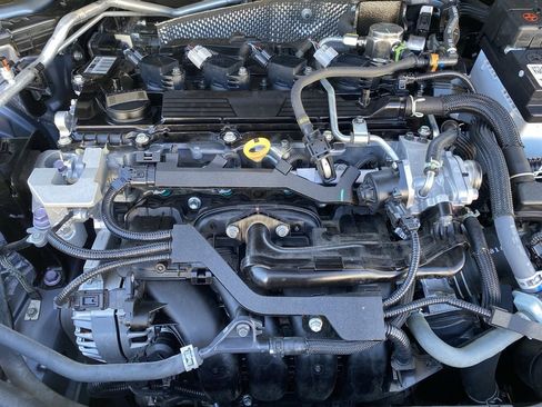 Used 2024 Toyota Corolla Cross XLE w/ Convenience Package image 11