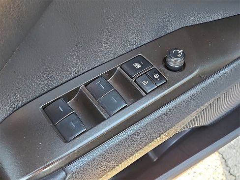 Used 2023 Toyota Camry SE image 16