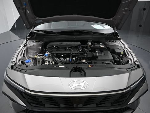 Used 2025 Hyundai Elantra Limited FWD image 30