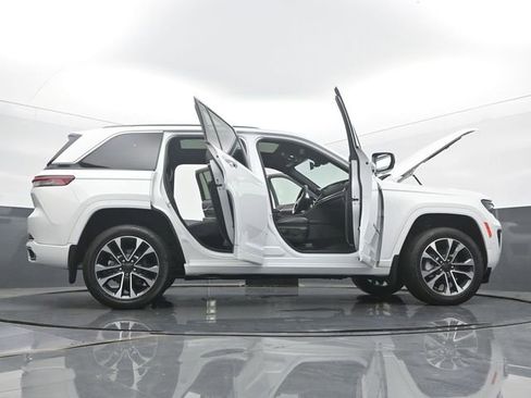 Used 2023 Jeep Grand Cherokee Overland image 61