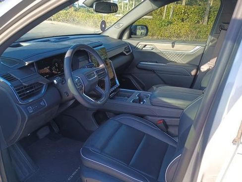 Used 2024 GMC Acadia Denali image 9