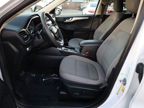 Used 2020 Ford Escape SE image 11