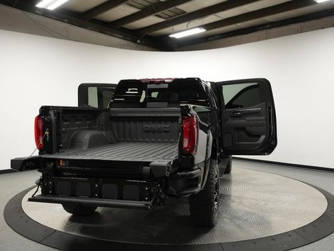 Used 2025 GMC Sierra 1500 AT4 w/ AT4 Premium Package AWD/4WD image 15