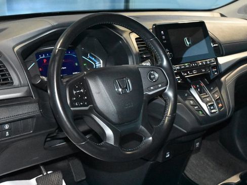 Used 2024 Honda Odyssey EX-L image 2