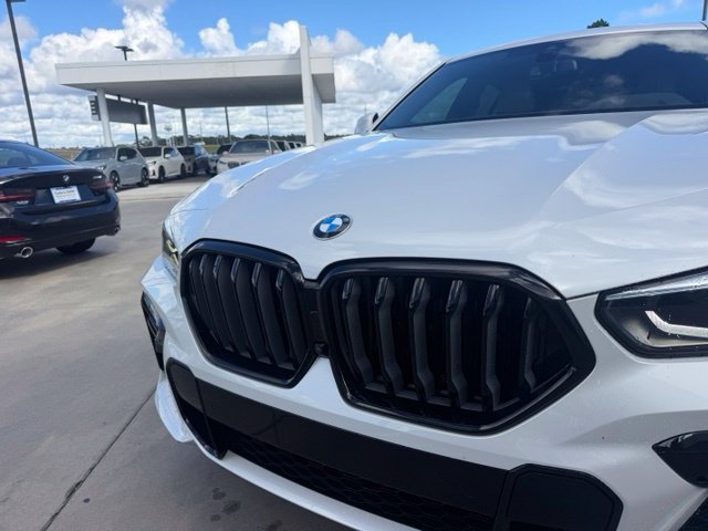 Used 2022 BMW X6 xDrive40i w/ M Sport Package AWD/4WD image 2