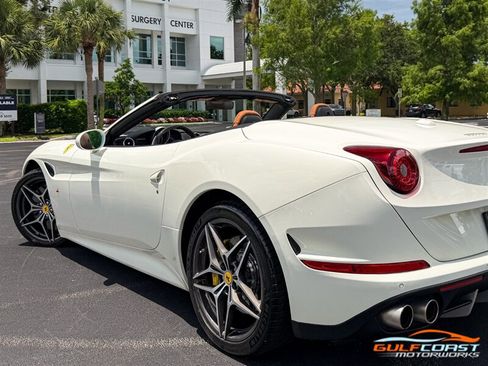 Used 2017 Ferrari California T RWD image 49