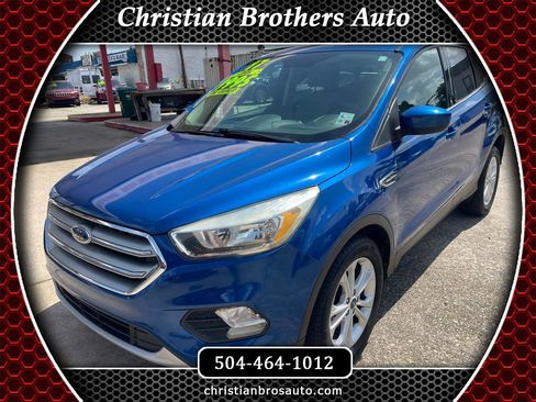 Used 2017 Ford Escape SE image 1