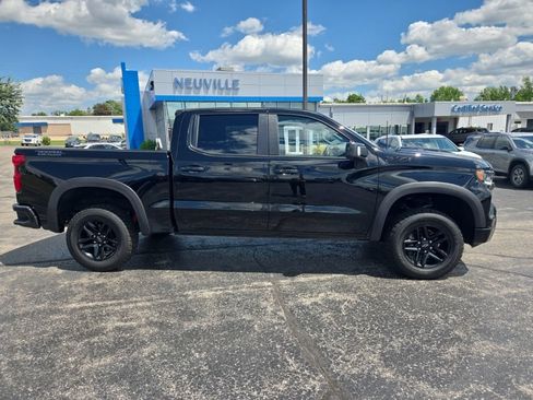 Used 2022 Chevrolet Silverado 1500 LT Trail Boss w/ LT Trail Boss Premium Package AWD/4WD image 2