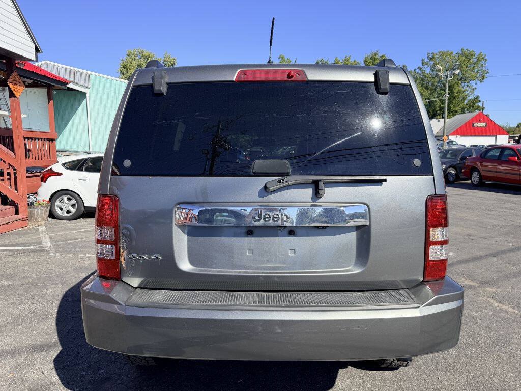 Used 2012 Jeep Liberty Sport AWD/4WD image 4