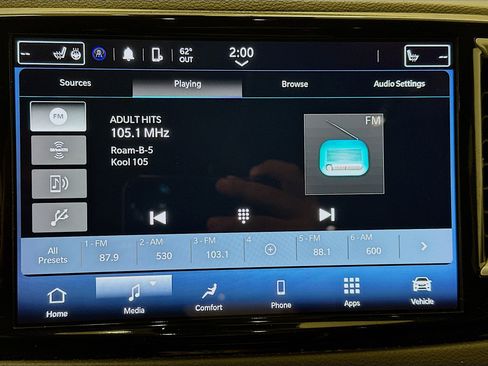 Used 2024 Chrysler Pacifica Touring-L image 21