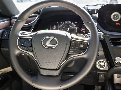 Used 2025 Lexus ES 300h w/ Premium Package FWD image 17