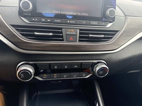 Used 2024 Nissan Altima 2.5 SV FWD image 24