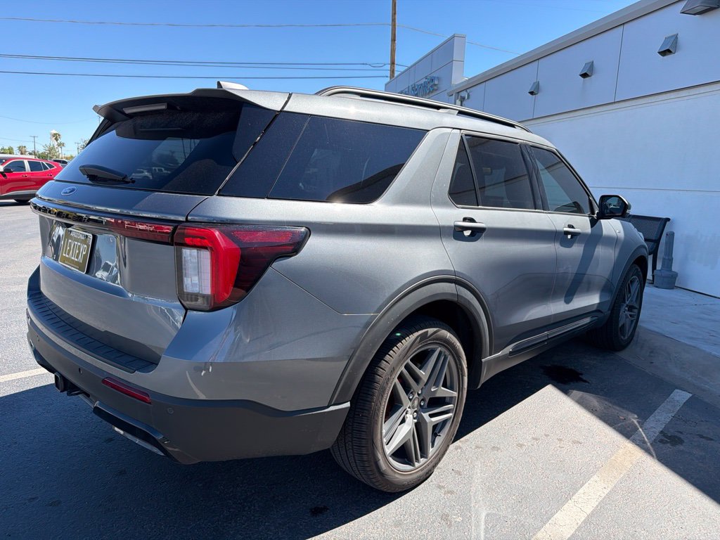 Used 2026 Ford Explorer ST-Line w/ ST-Line Street Pack RWD image 5