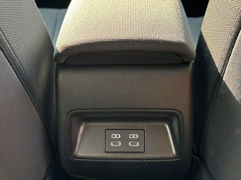 Used 2025 Toyota Corolla LE image 28