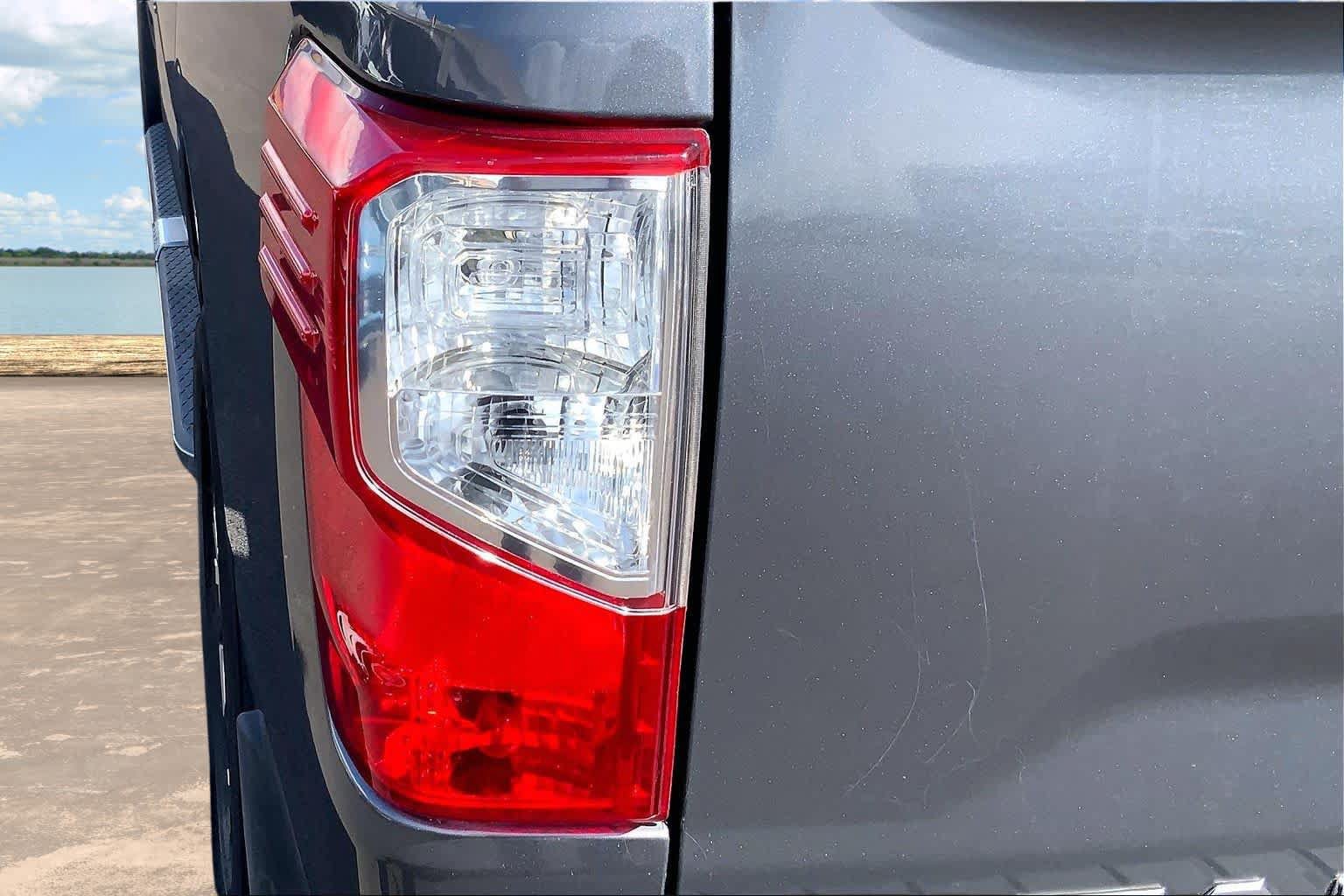 Used 2020 Nissan Titan SV w/ SV Convenience Package RWD image 32