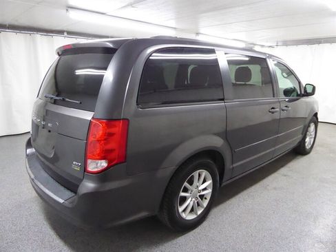 Used 2016 Dodge Grand Caravan SXT image 7