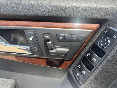 Used 2011 Mercedes-Benz GLK 350 4MATIC image 36