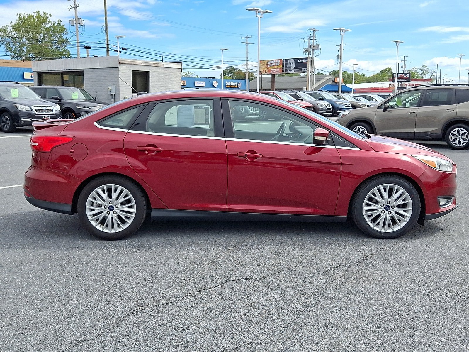 Used 2016 Ford Focus Titanium FWD image 4