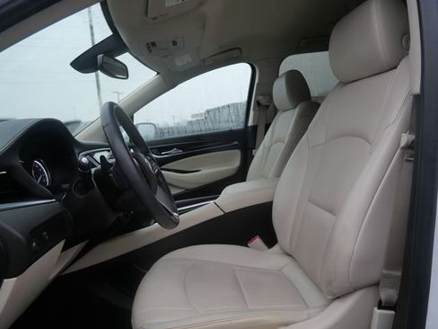 Used 2023 Buick Enclave Essence image 10