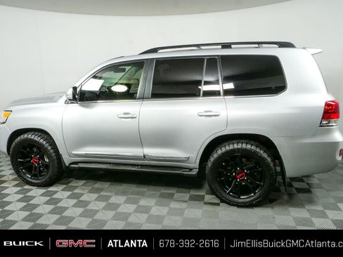 Used 2017 Toyota Land Cruiser AWD/4WD image 31