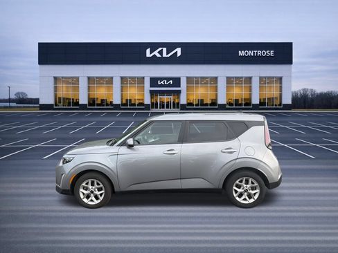 Used 2024 Kia Soul LX w/ Option Group 015 FWD image 9
