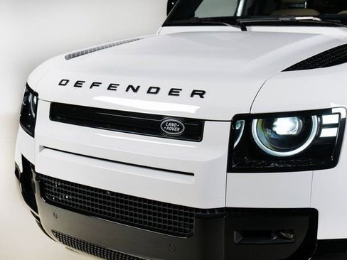 New 2026 Land Rover Defender 130 X-Dynamic SE image 29