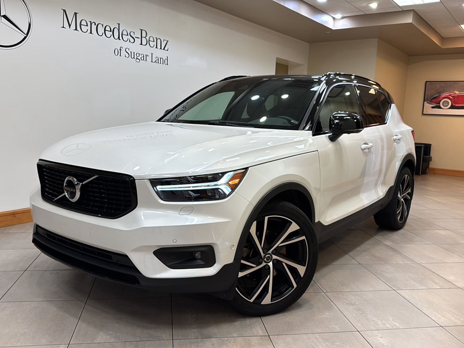 Used 2022 Volvo XC40 T5 R-Design AWD/4WD image 1