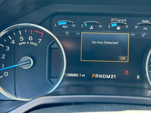 Used 2015 Ford F150 Lariat w/ Equipment Group 501A Mid image 18