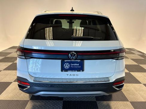 Used 2025 Volkswagen Taos SE image 4