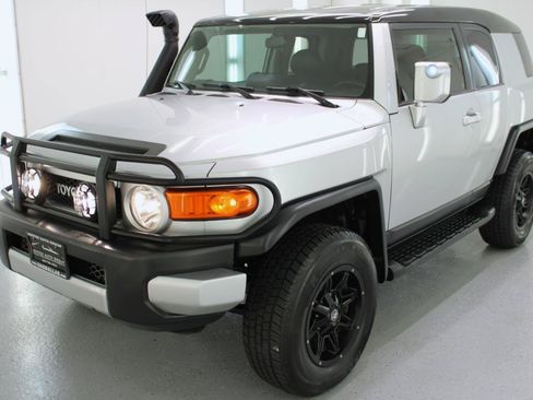 Used 2008 Toyota FJ Cruiser 2WD image 4