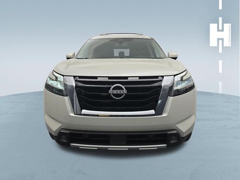 Used 2023 Nissan Pathfinder Platinum FWD image 3