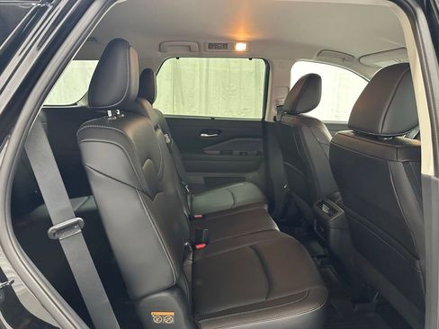 Used 2024 Nissan Pathfinder SL AWD/4WD image 50