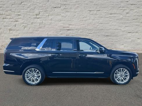 Certified 2025 Cadillac Escalade ESV Premium Luxury image 6