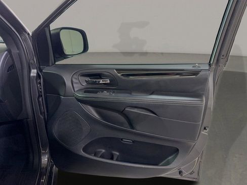 Used 2018 Dodge Grand Caravan SXT w/ Blacktop Package image 37