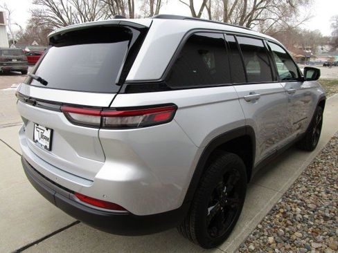New 2026 Jeep Grand Cherokee Limited w/ Limited Altitude Package AWD/4WD image 7
