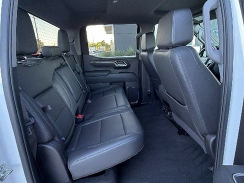 Used 2025 GMC Sierra 1500 SLT AWD/4WD image 29