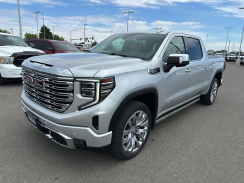 Used 2022 GMC Sierra 1500 Denali w/ Denali Reserve Package AWD/4WD image 1