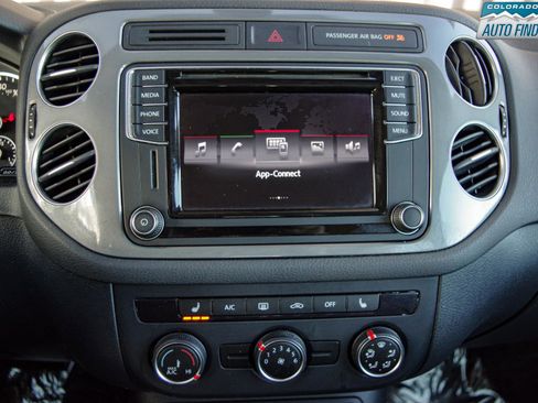Used 2017 Volkswagen Tiguan S image 21