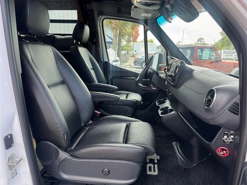 Used 2022 Mercedes-Benz Sprinter 3500 image 34