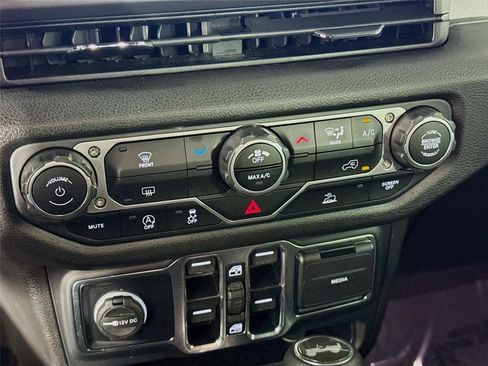 Used 2024 Jeep Wrangler Unlimited Sport AWD/4WD image 16