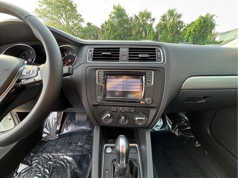 Used 2018 Volkswagen Jetta SE FWD image 11