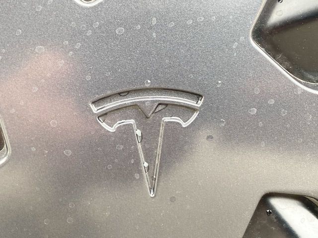 Used 2026 Tesla Model Y AWD image 3